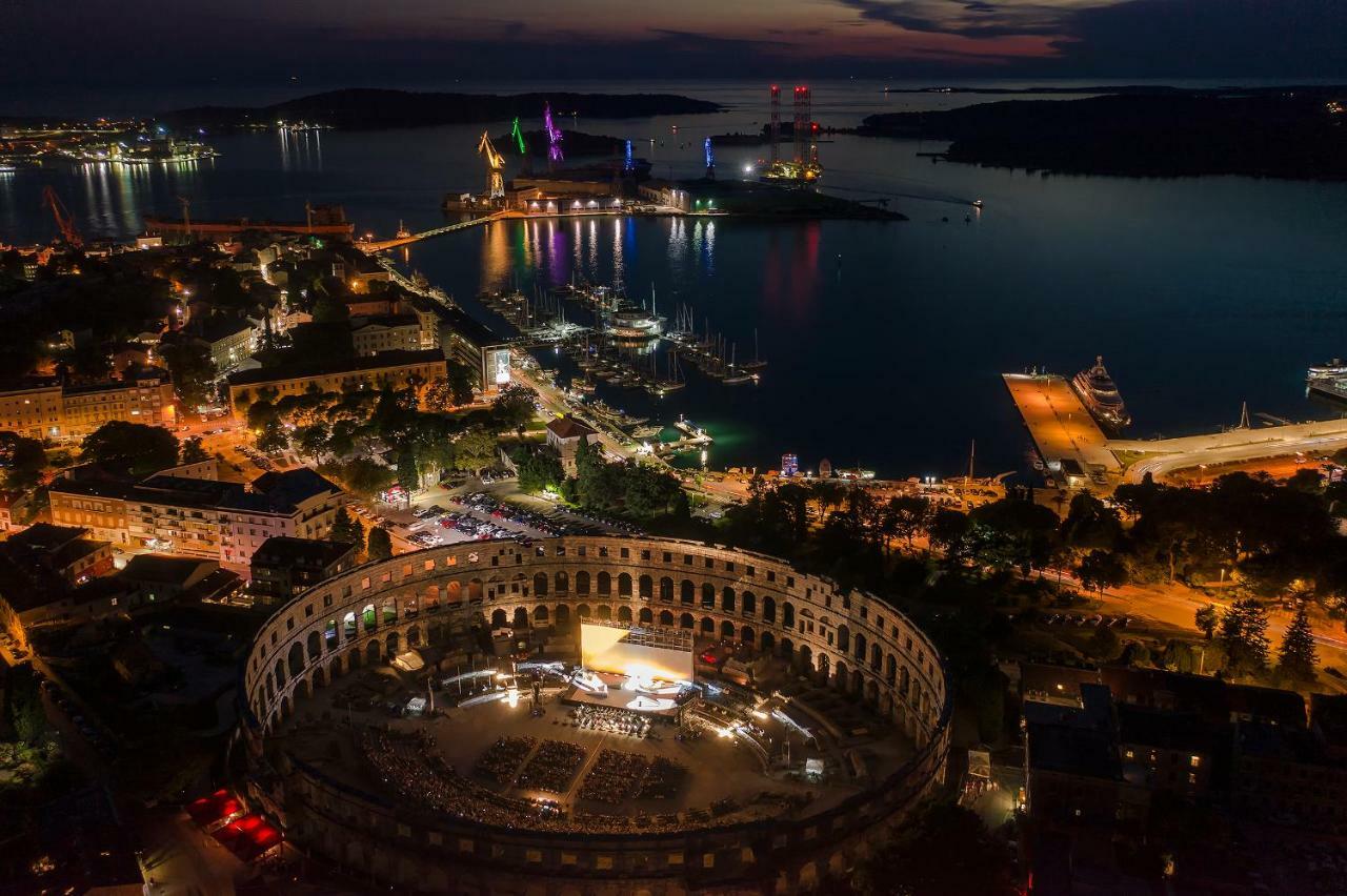 Luxury Apartment Jana With Private Parking Pula Exteriér fotografie